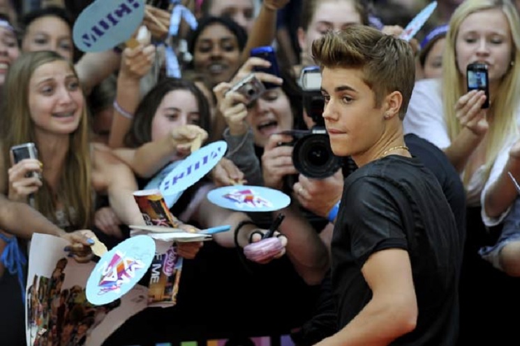 Beliebers vs the Biebs! Justin Bieber’s 5 Worst Interactions with his Fans