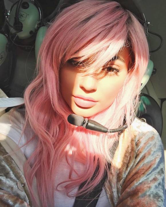 Celebrities Who’ve Perfectly Rocked The Pink Hair Trend!!