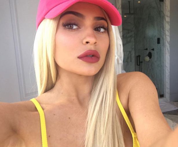 Kylie Jenner nude pictures threatened to be exposed as her Snapchat is hacked