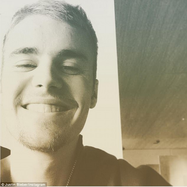 Justin Bieber shows off the selfie he snapped during breakfast at a Bondi