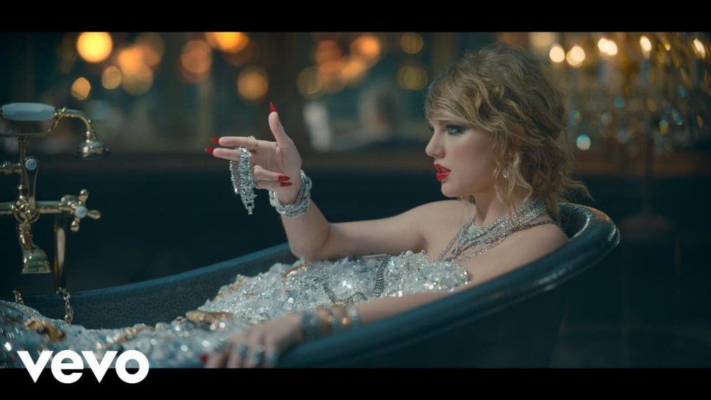 Taylor Swift Mocks HERSELF In “Look What You Made Me Do” Music Video