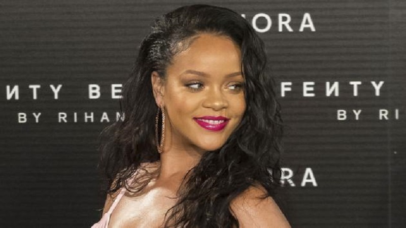 Rihanna gives EPIC Response to Makeup Brand that Shaded Fenty Beauty