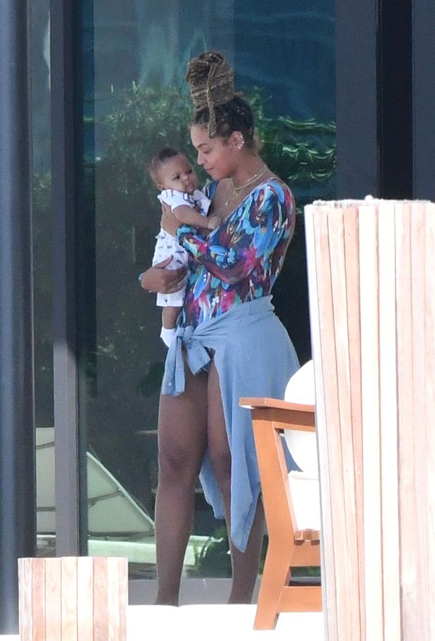 First glimpse of Beyoncé’s adorable twins Sir and Rumi Carter as family relaxes in Miami