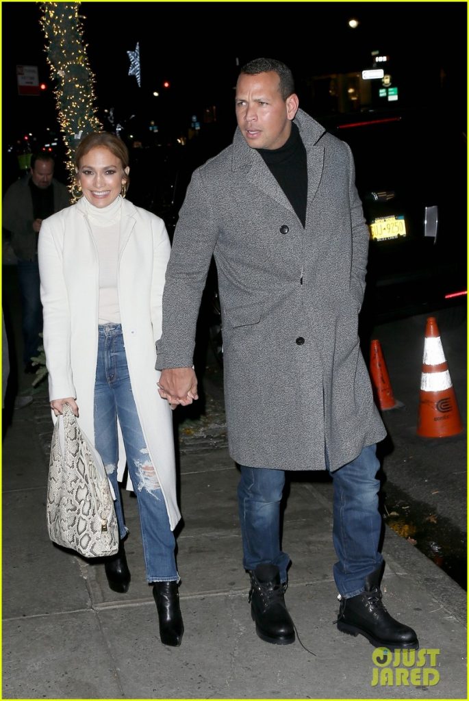 Jennifer Lopez & BF Alex Rodriguez Enjoy Romantic Date in New York