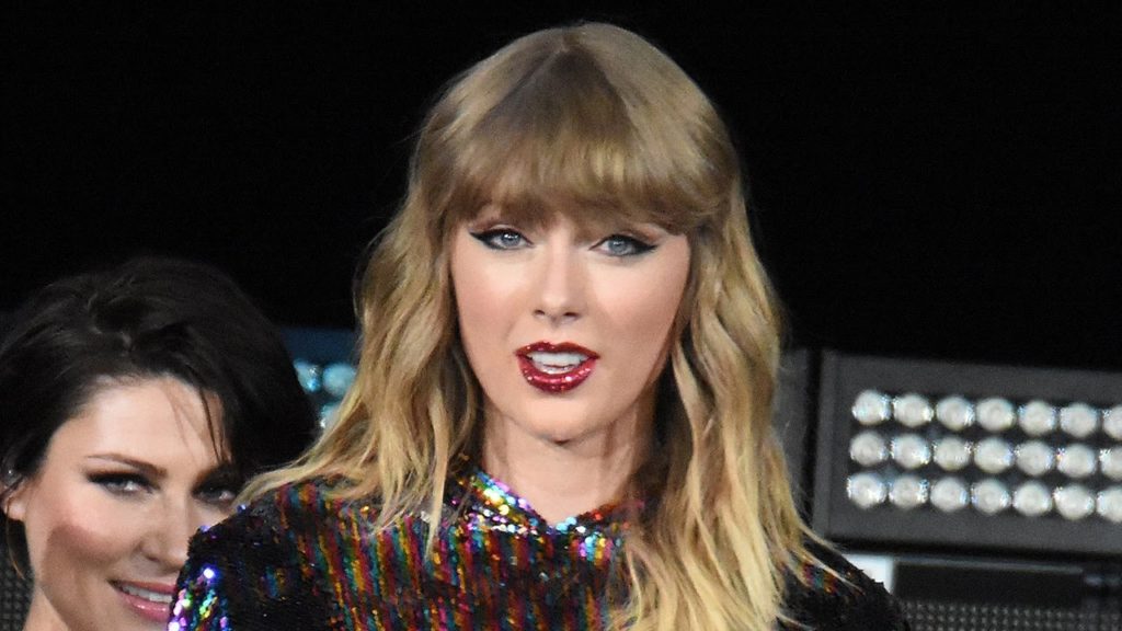 Taylor Swift INSPIRES Fan to Commit a Bank Robbery?