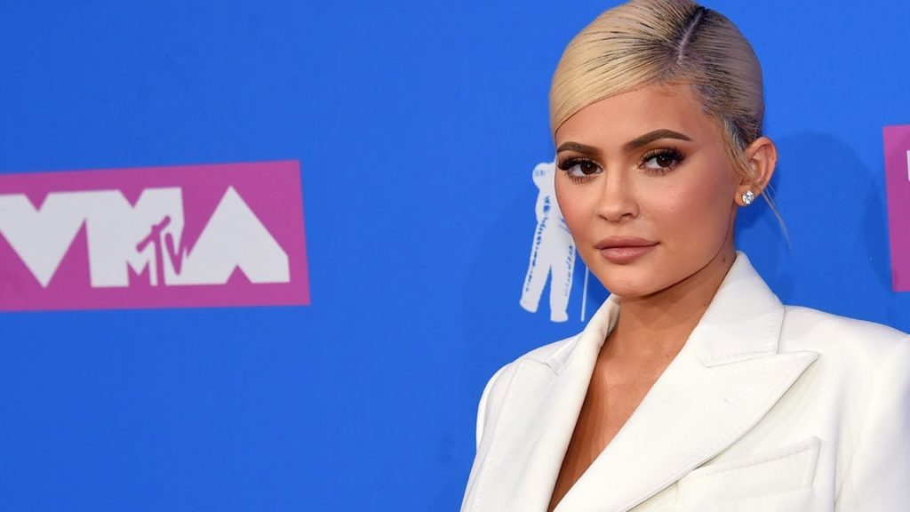 Why Did Kylie Jenner walk the Red Carpet without Travis Scott?!