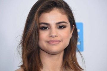 Selena Gomez shows off her new Love on Instagram!