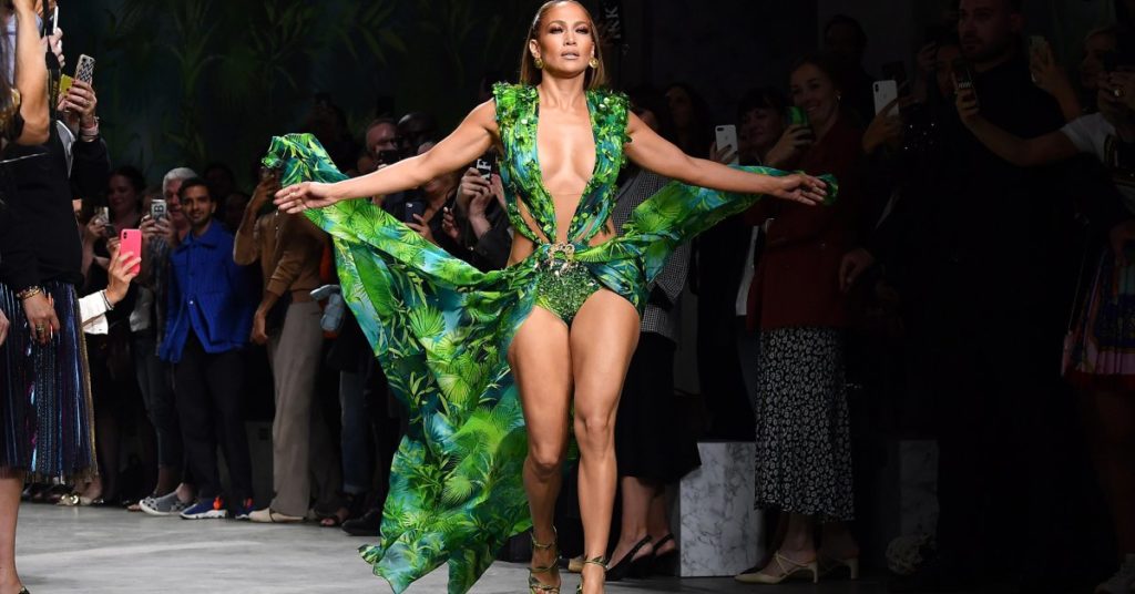 Jennifer Lopez catwalking with her Versace Grammy Dress